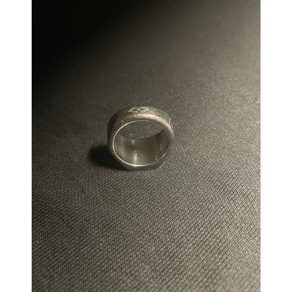 Louis Vuitton Monogram Signet ring - Picture 5 of 9